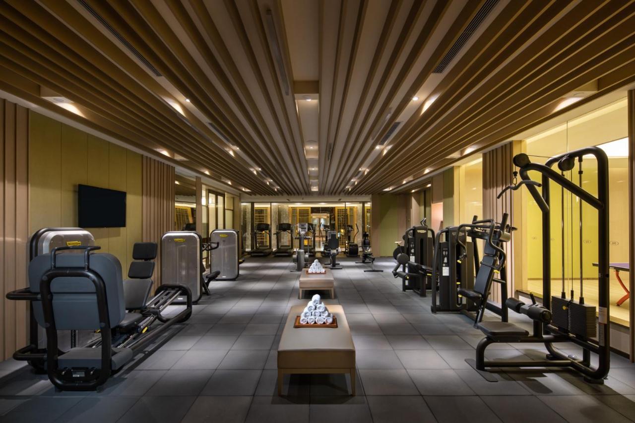 Crowne Plaza Shanghai Nanjing Road By Ihg Luaran gambar The gym at The Landmark