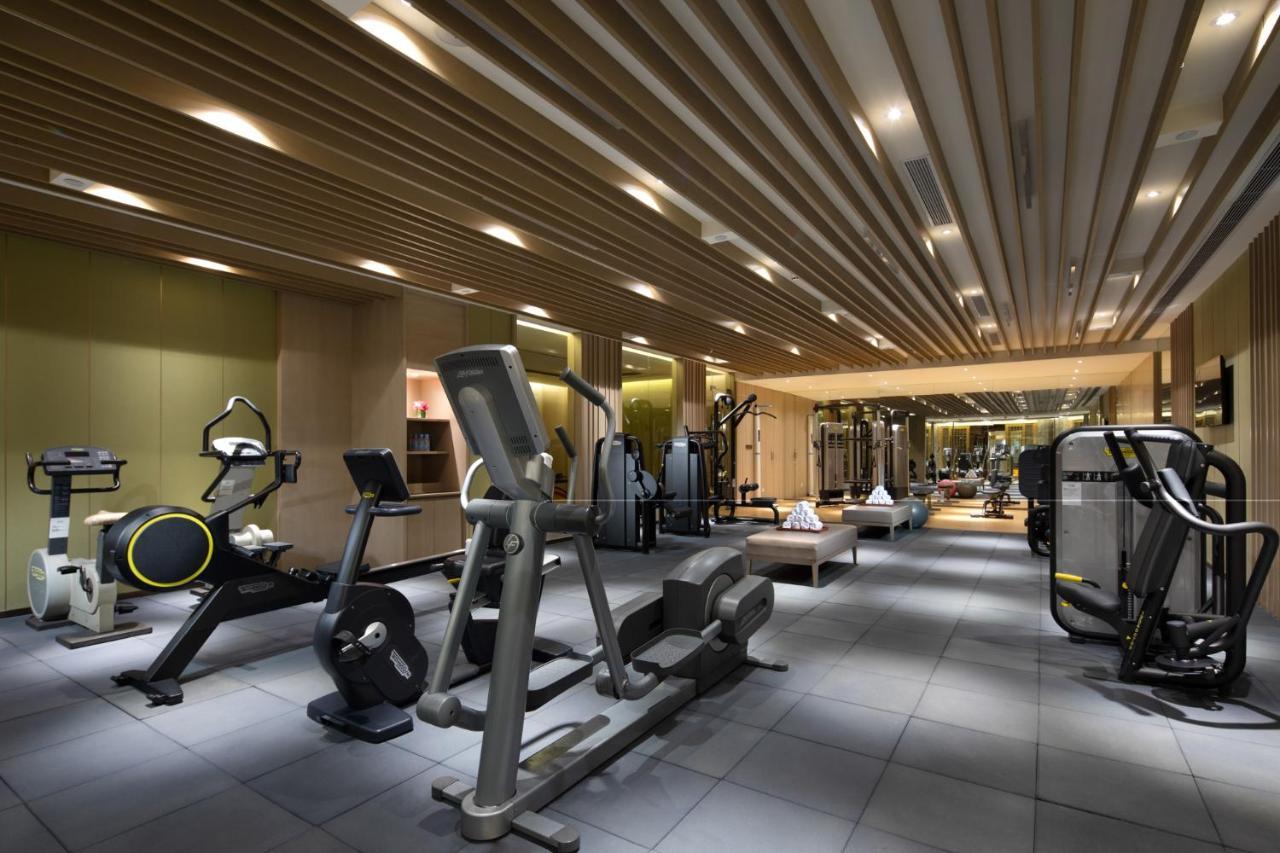 Crowne Plaza Shanghai Nanjing Road By Ihg Luaran gambar The gym at The Landmark
