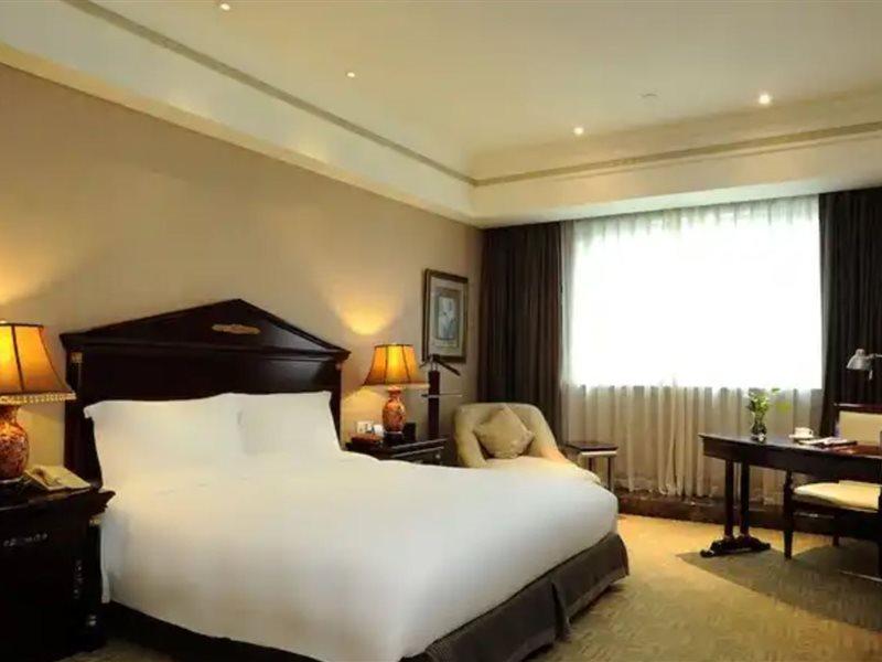 Crowne Plaza Shanghai Nanjing Road By Ihg Luaran gambar A room at the hotel