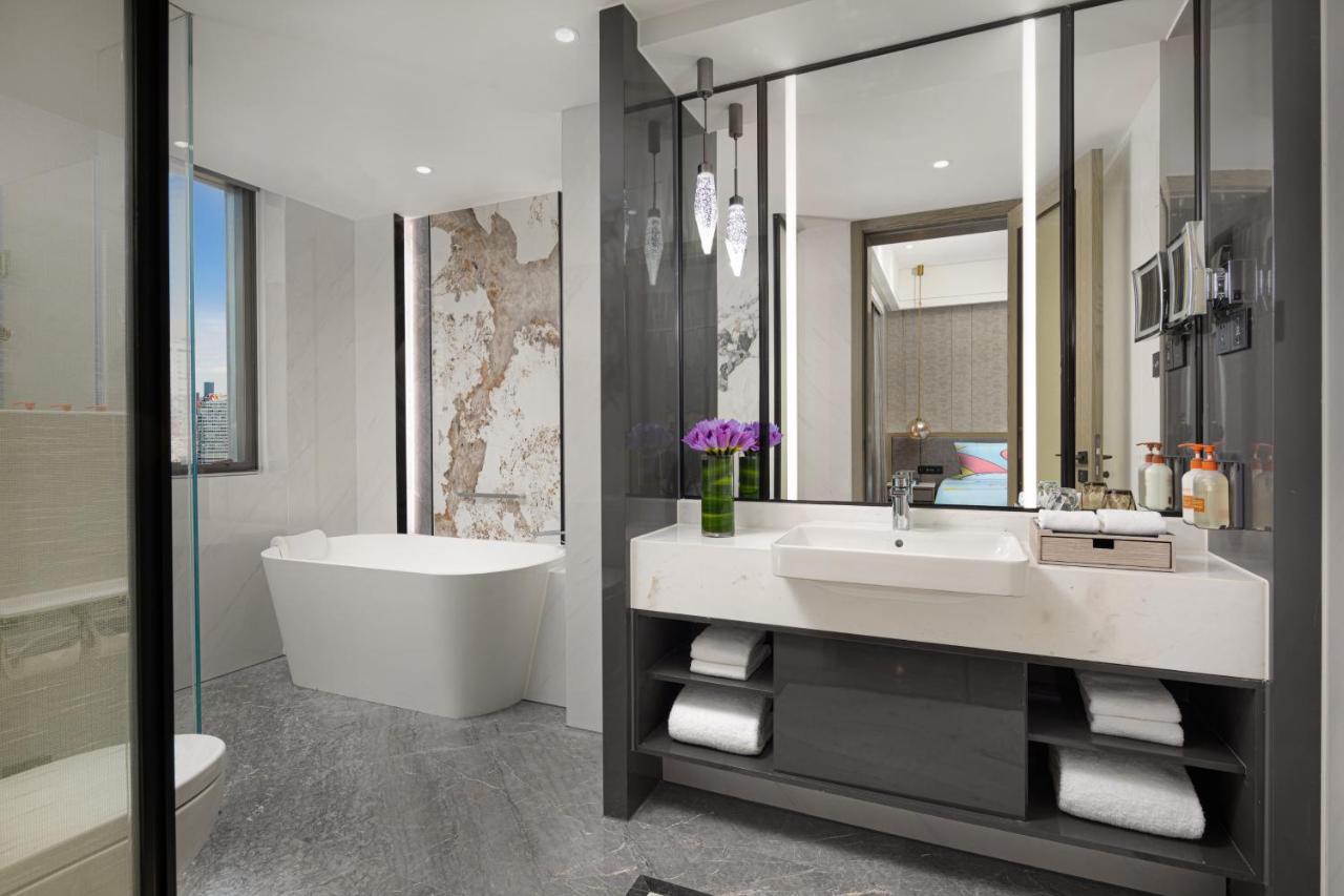 Crowne Plaza Shanghai Nanjing Road By Ihg Luaran gambar Bathroom