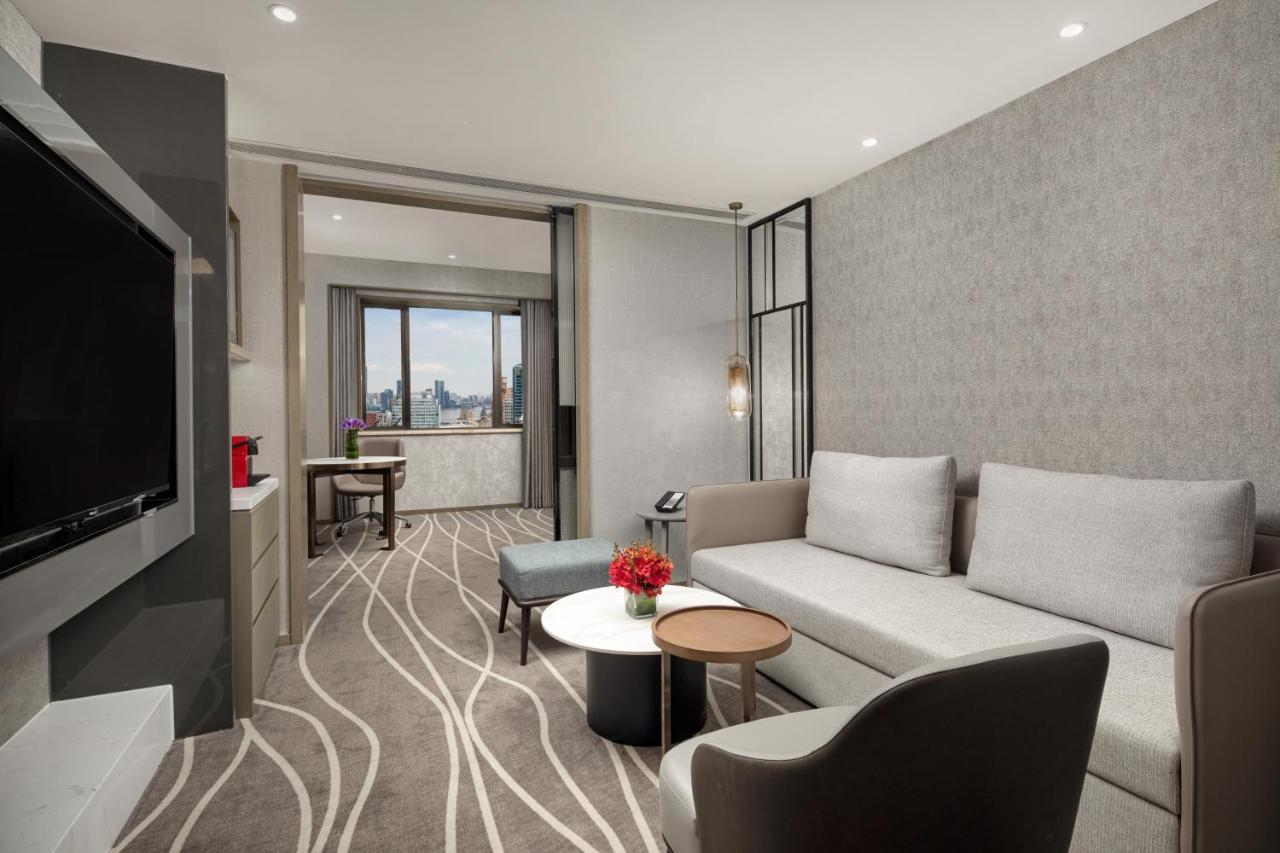 Crowne Plaza Shanghai Nanjing Road By Ihg Luaran gambar A suite at the hotel